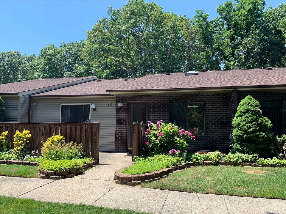 1st image of 802 Brettonwoods Dr #802