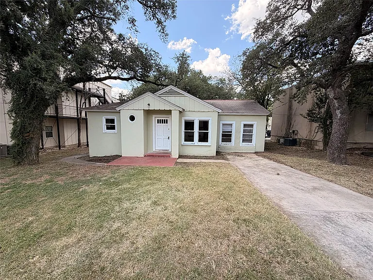 1019 Chestnut St — Photo 1