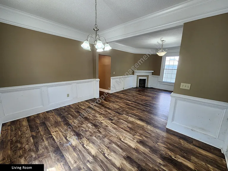 1907 Henderson St — Photo 4