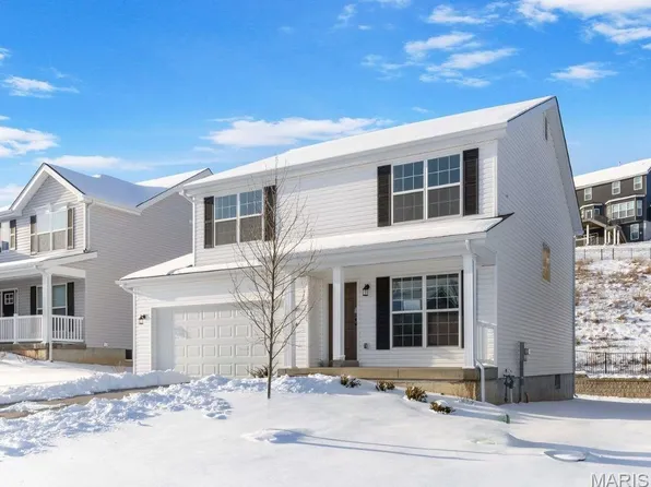 414 Winding Bluffs Ct, Fenton, MO 63026