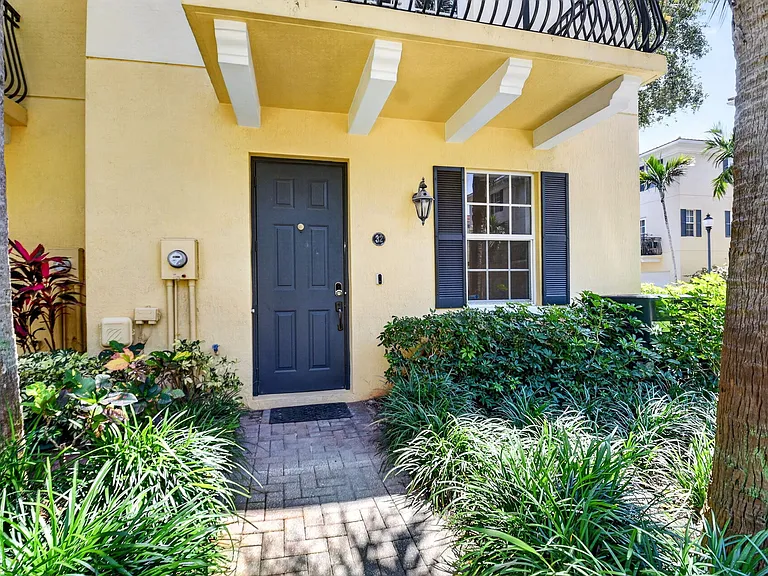 2502 N Dixie Hwy #32 — Photo 6