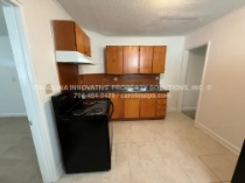 2 bed, 1.0 bath, $995 — Photo 2