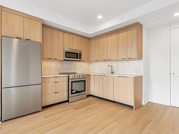 5th image of 499 President St #317