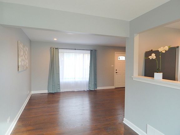 2nd image of 1S212 Ingersoll Ln