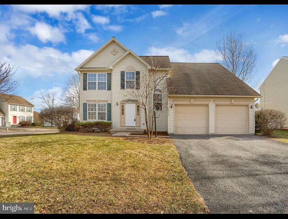 1st image of 2204 Charleston Dr
