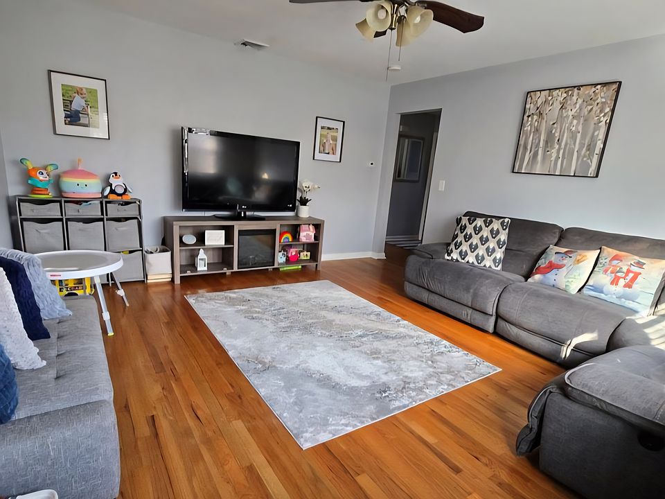 1st image of 18 English Ave Floor 2