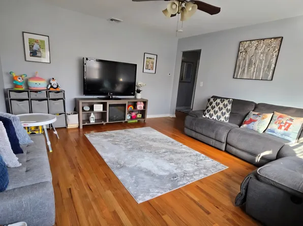 18 English Ave Floor 2, Elmwood Park, NJ 07407