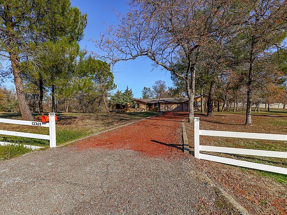 3rd image of 12365 Manzanoaks Dr
