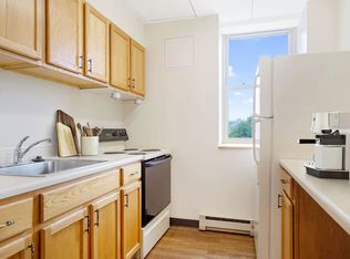 22 Lessey St #10326, Amherst, MA 01002