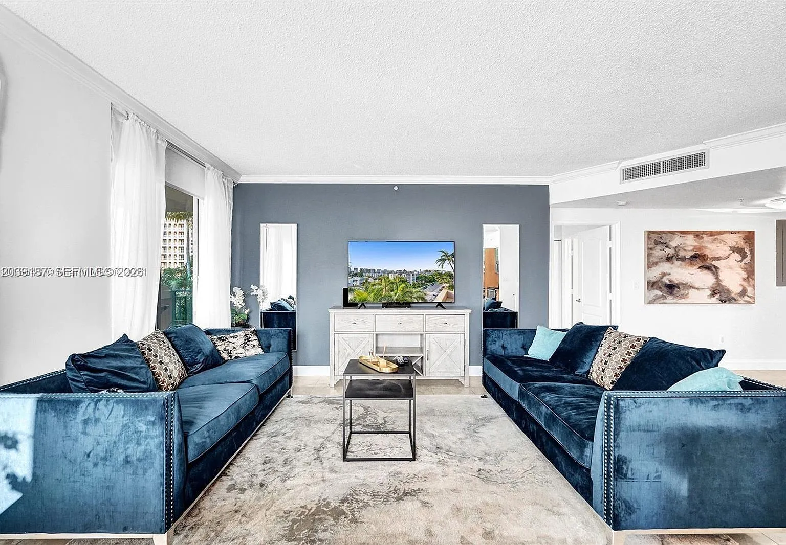 King David Of Sunny Isles — Photo 1