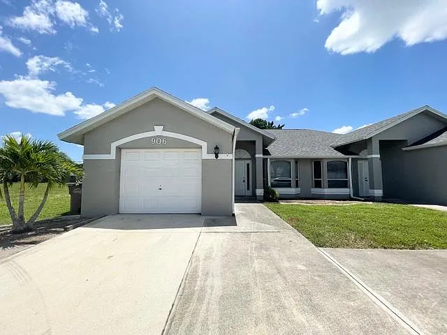 906 Cape Coral Pkwy W