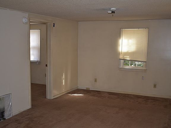5th image of 300 Canary Dr