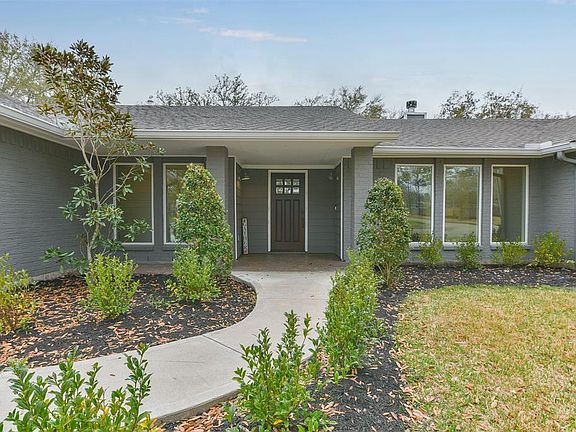 2nd image of 1308 Bayou Oak Dr
