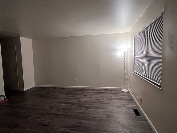 4th image of 3913 Sims Ave #3913