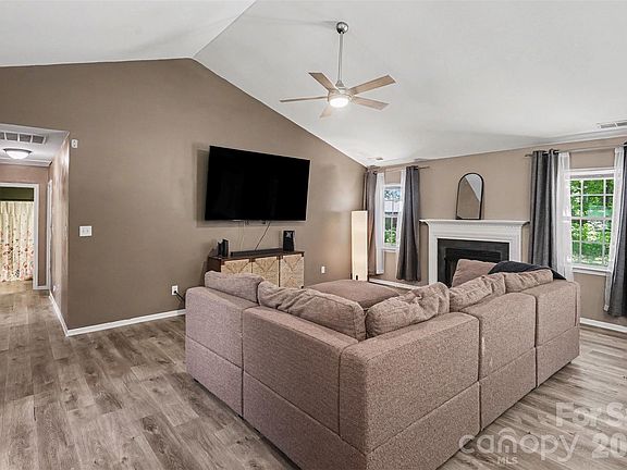 4th image of 3012 Waycross Dr