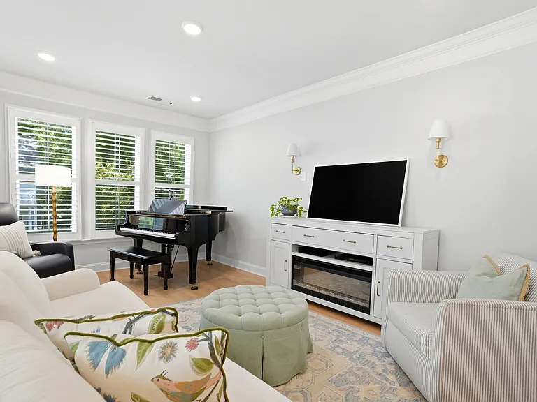 1120 Drummond Ave — Photo 7