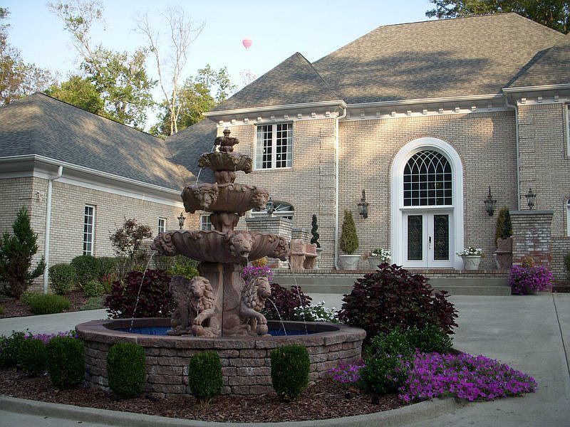2nd image of 4917 Lexington Ln