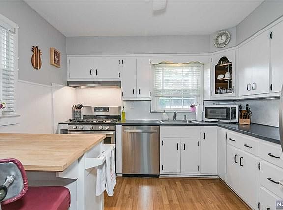 4th image of 727 Tiffany Ave