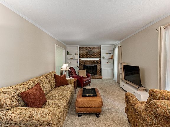 3rd image of 109 Burkwood Ln