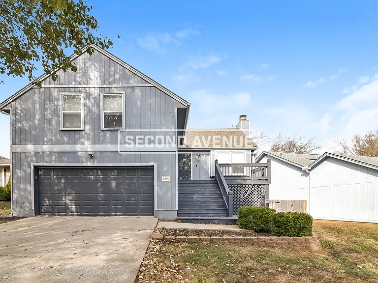 1804 NE Gatewood Dr — Photo 1