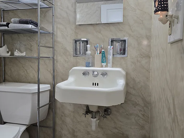 171 College St #7 — Photo 21