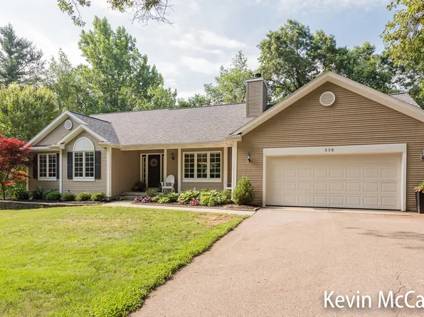 530 Pine Haven Dr NE, Comstock Park, MI 49321