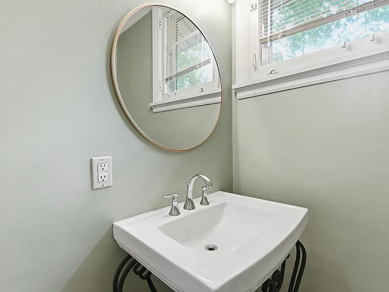 2840 Pine Grove Ave — Photo 28