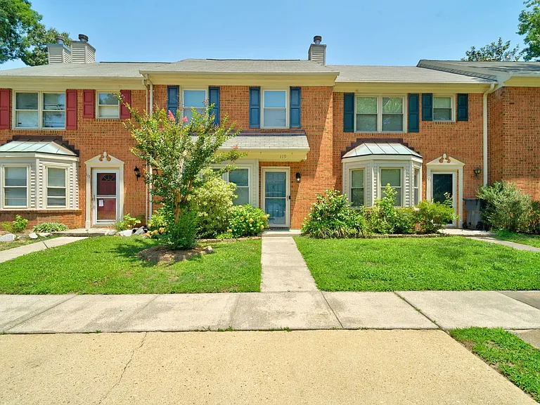 119 Kingsbridge Ln — Photo 1