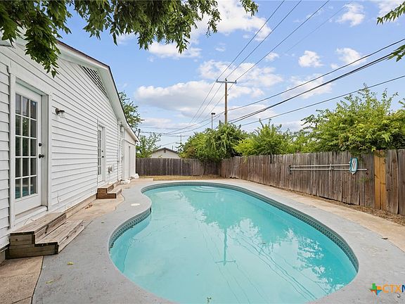2nd image of 203 Margaret Lee St
