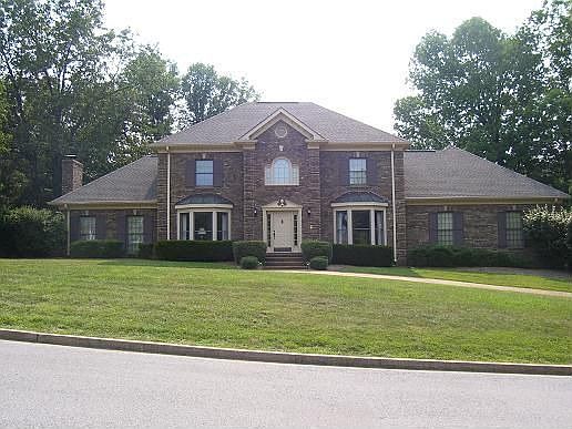 1st image of 12 Huntington Dr