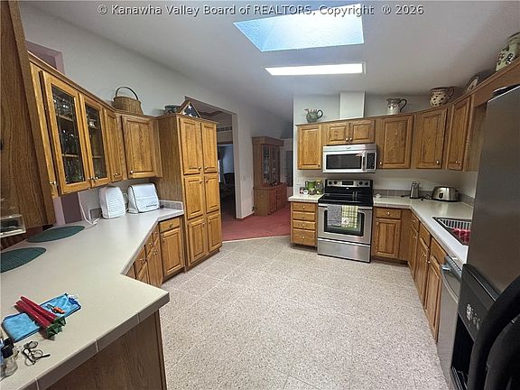 5th image of 233 Sunset Ln