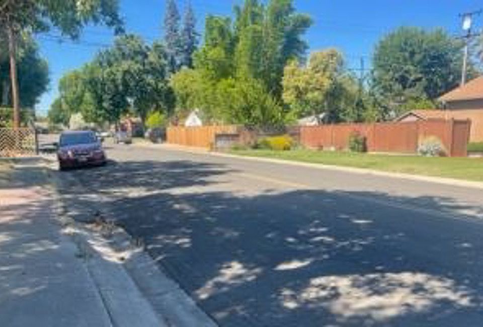 Exterior Neighborhood (street photo)