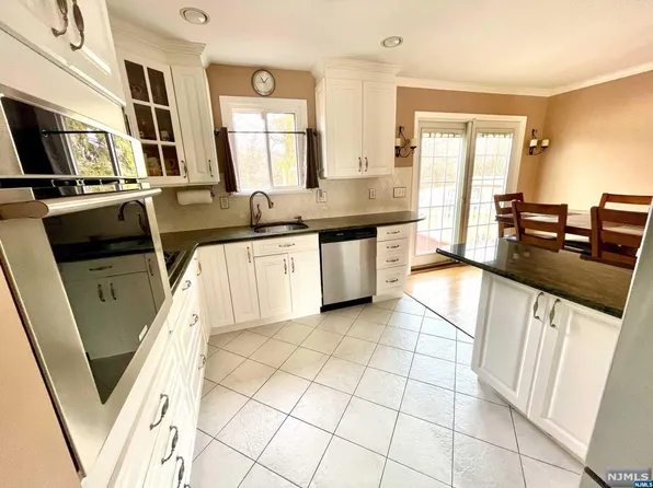 135 Arnot Pl, Wood Ridge, NJ 07075