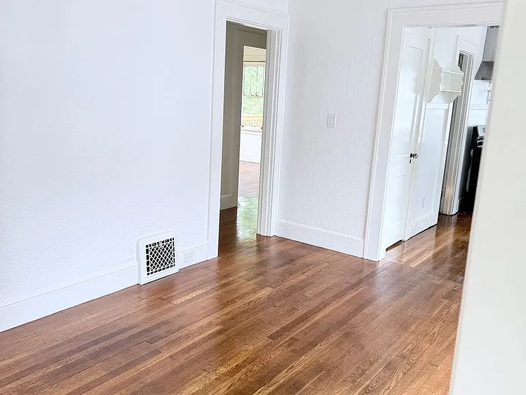 94 Louisiana Ave — Photo 10