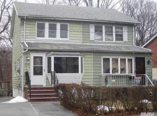 4140 247th St, Little Neck, NY 11363