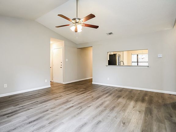 5th image of 4210 Glen Hollow Cir