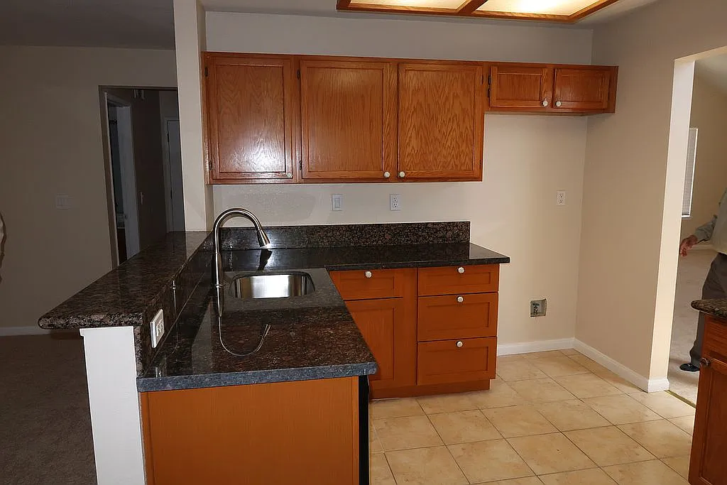 701 Deerfield Dr - Photo 3