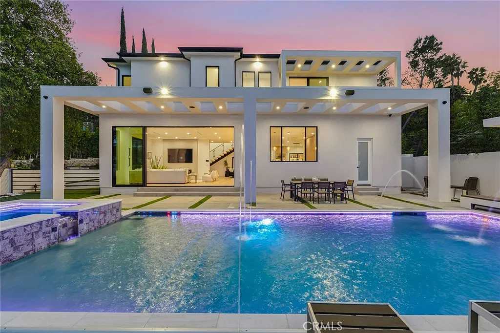 5 bed, 6.5 bath, 5717 sqft, $27,000 — Photo 1