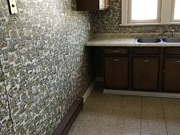 3rd image of 146-148 Charles St #14902366