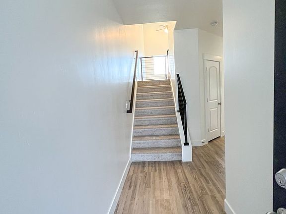 4th image of 989 Coral Charm Way