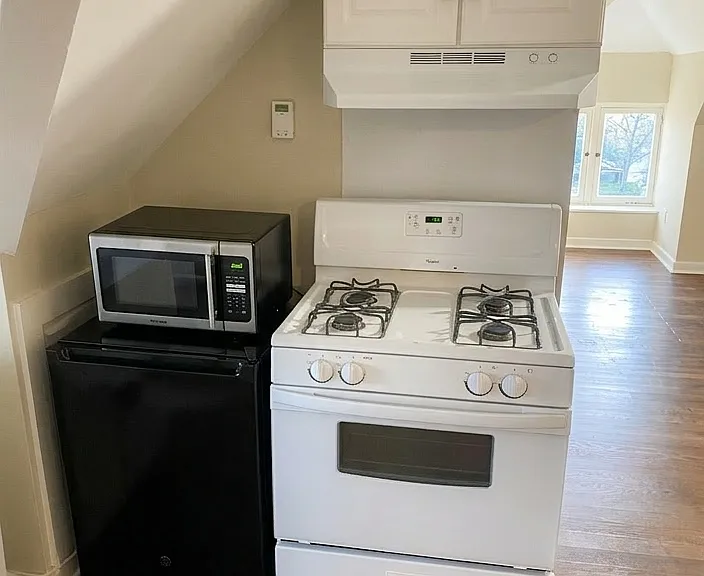 2098 Court Ave #1 — Photo 4