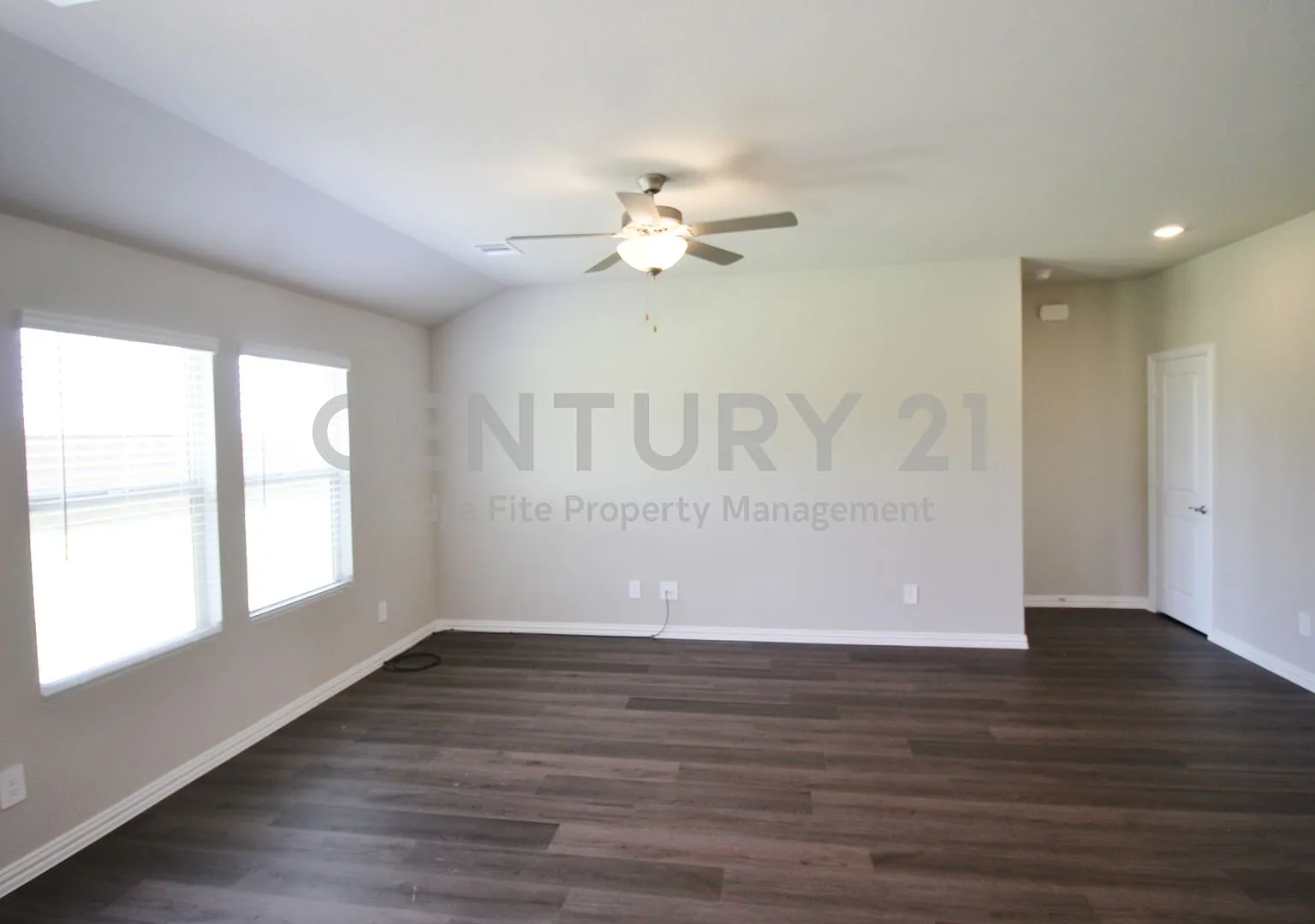 Like New 3/2/2 in Farmersville Ready For Immediate Occupancy! — Photo 3