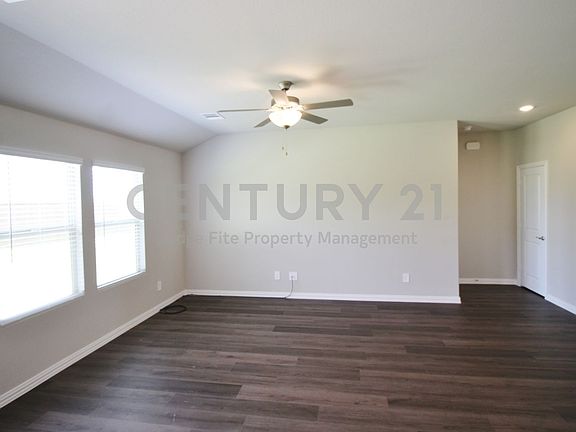 3rd image of 4208 Mountain Creek Dr