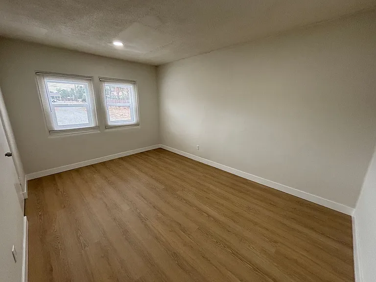 24337 Myers Ave — Photo 13