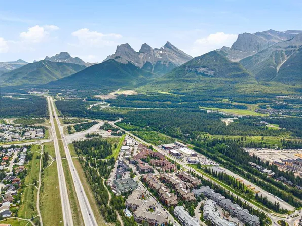 173 NE Kananaskis Way #121, Canmore, AB T1W 0A3