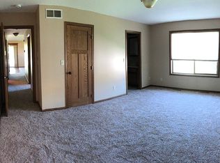 971 Waters Edge Cir, Avon, MN 56310