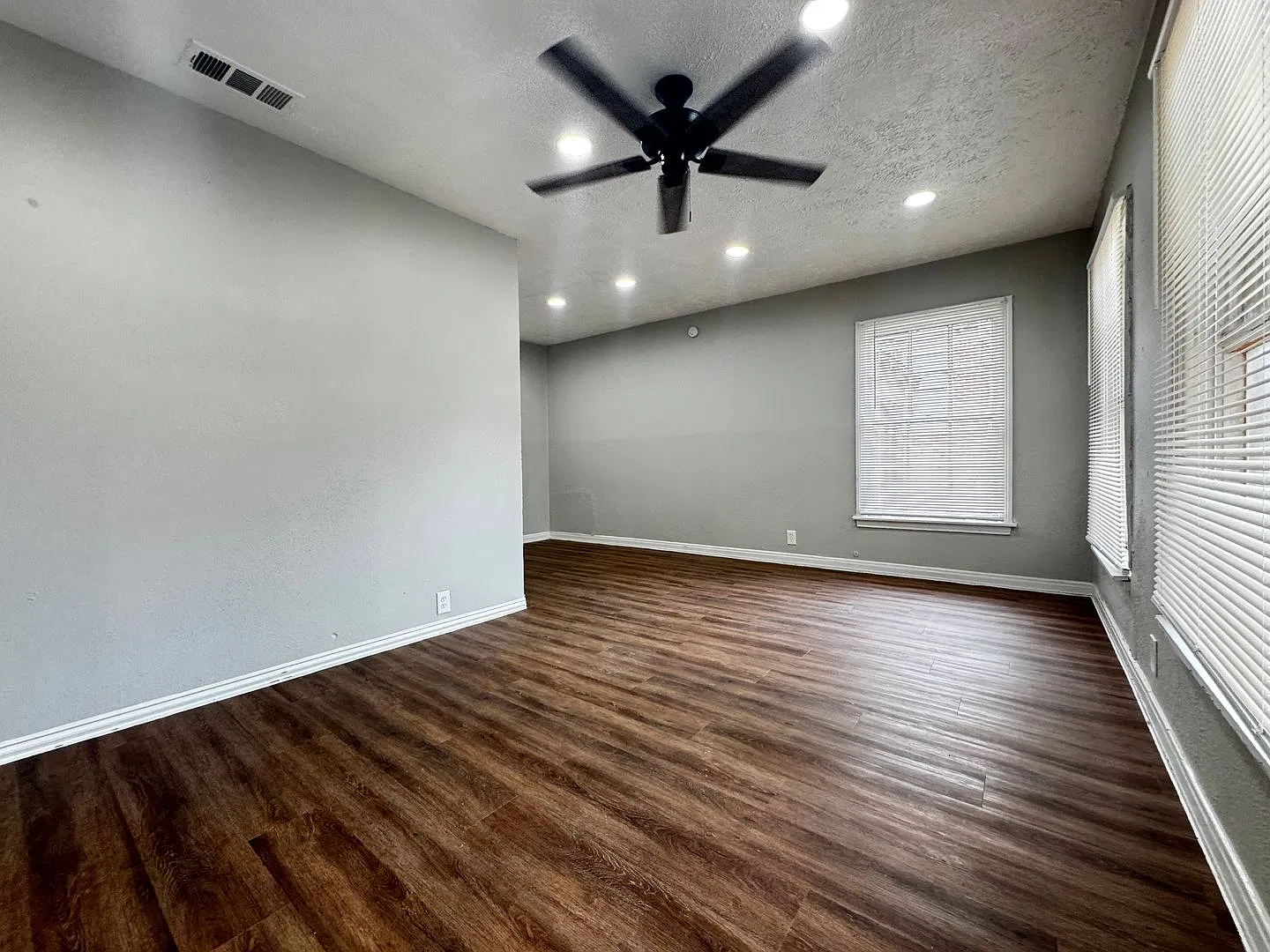 Charming 3-Bedroom in East Dallas! — Photo 3