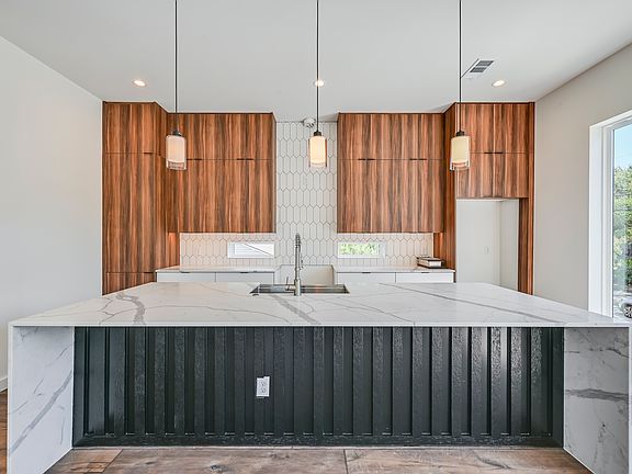 4th image of 2247 Mail Ave #101
