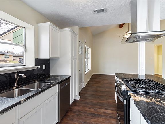 5th image of 2411 Hardwood Dr