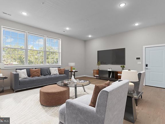 2nd image of 418 Jefferson Ave #4